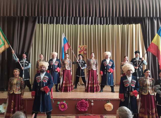 «Казачья застава» выступила в Доме ветеранов